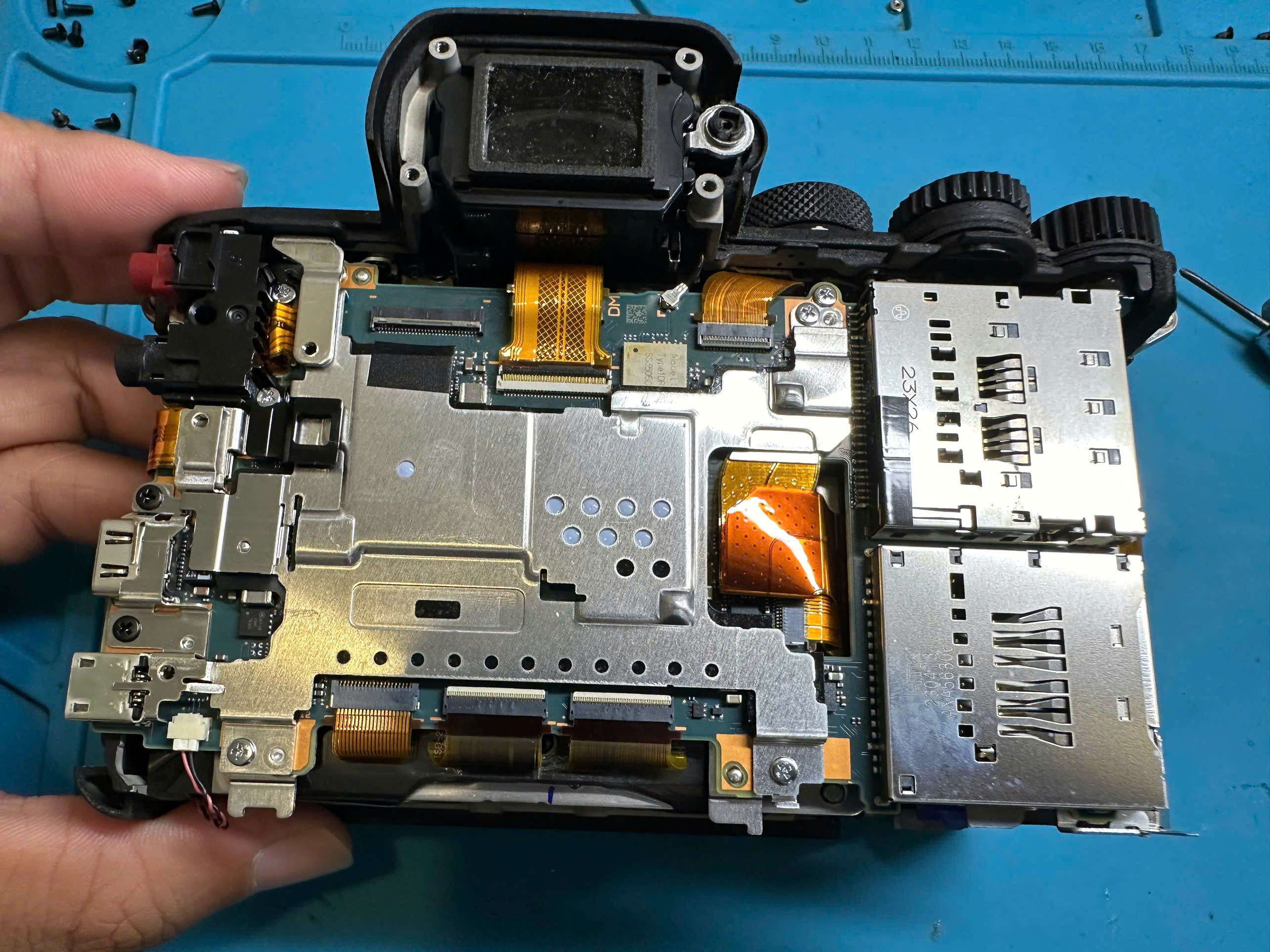 Sửa lỗi shutter (rách lá shutter)